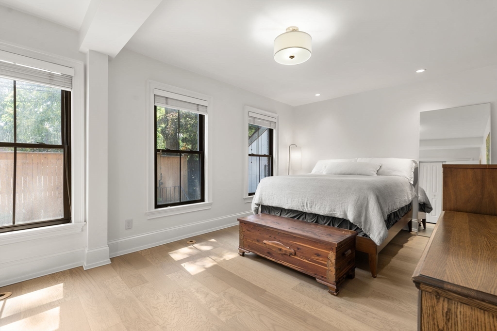 8 Concord Sq # 1