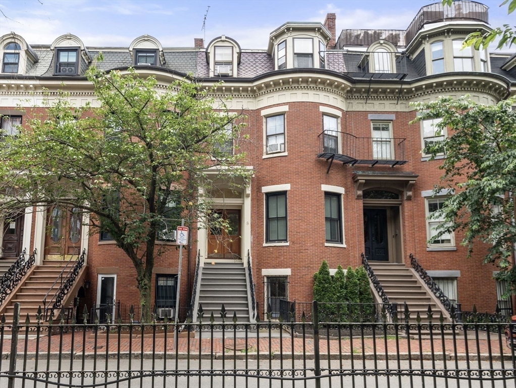 8 Concord Sq # 1