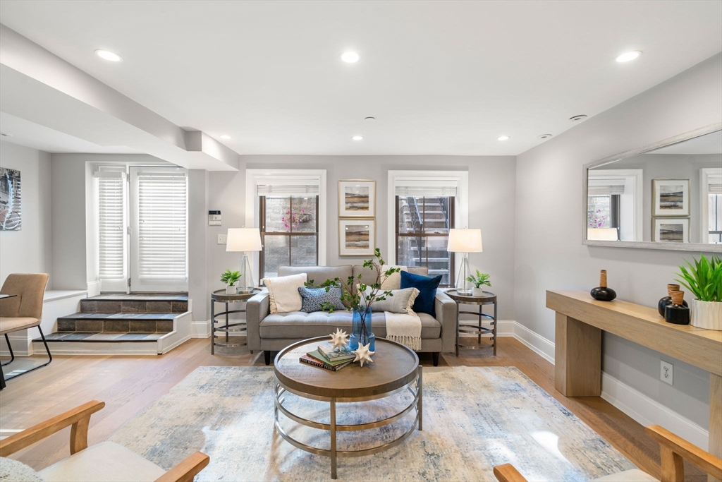 8 Concord Sq # 1