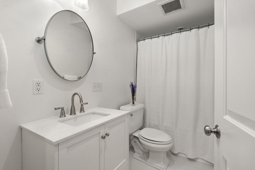 8 Concord Sq # 1