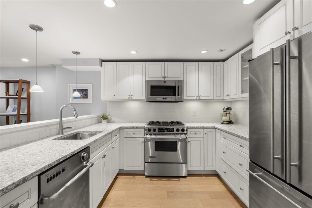8 Concord Sq # 1