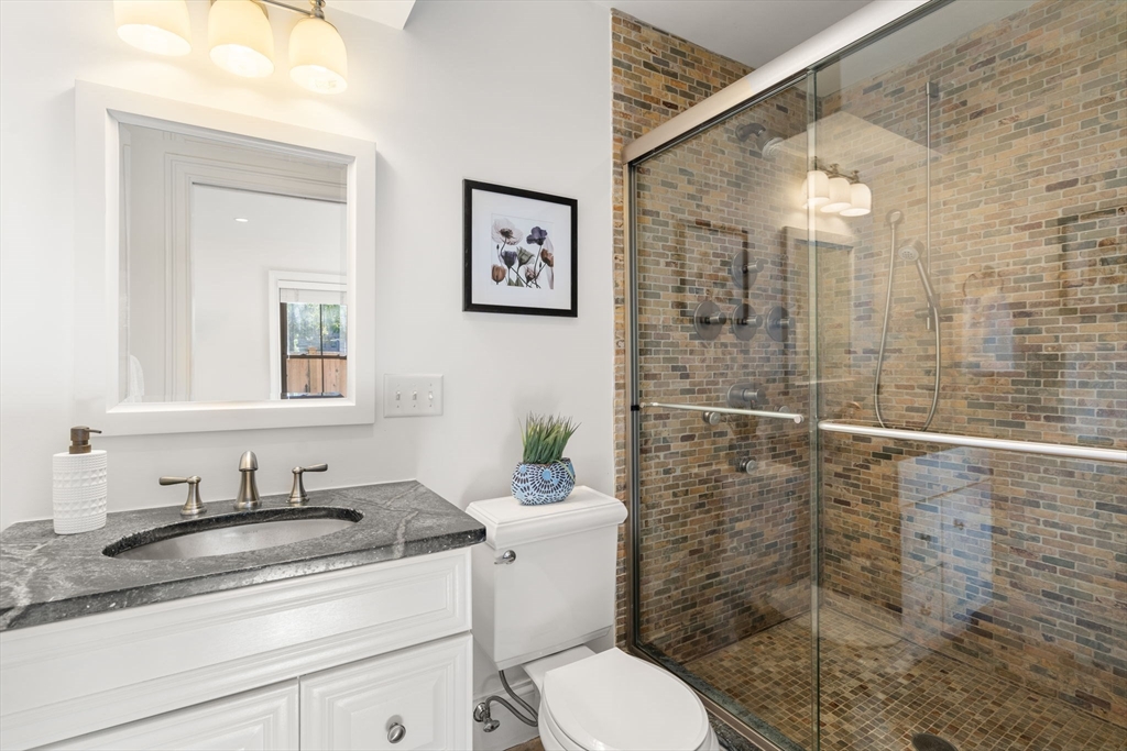 8 Concord Sq # 1