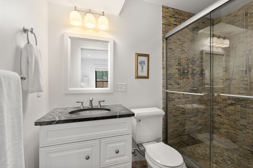 8 Concord Sq # 1