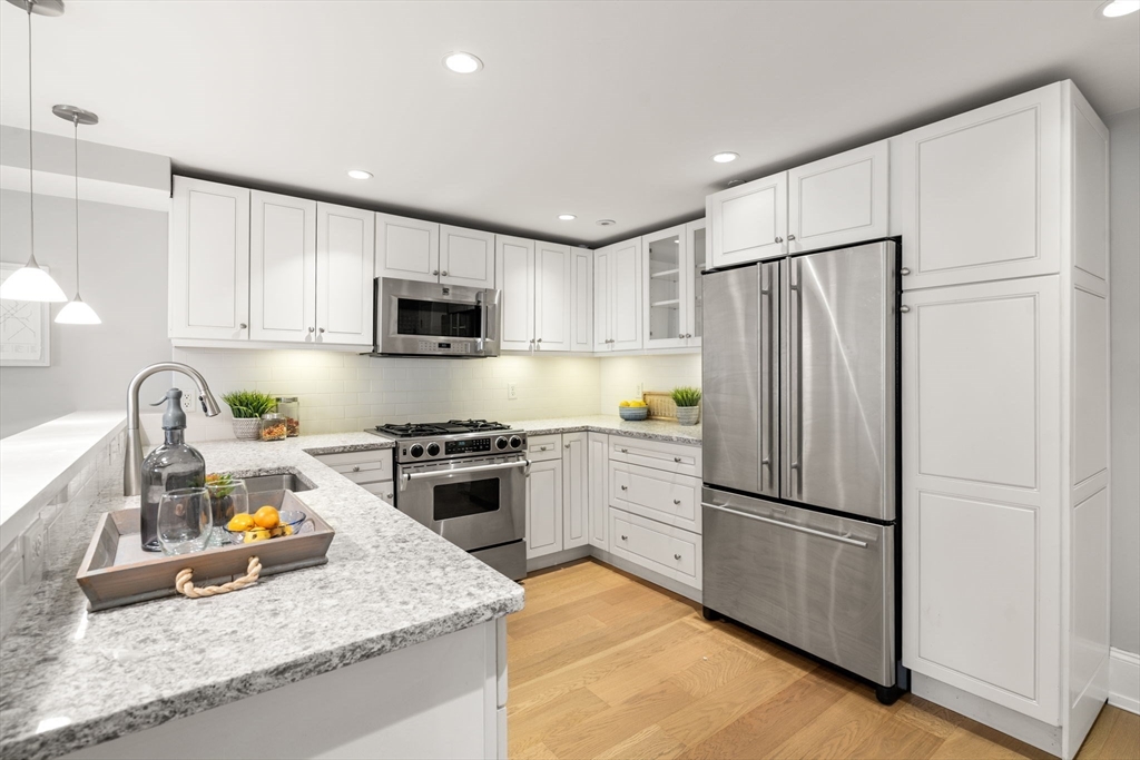 8 Concord Sq # 1