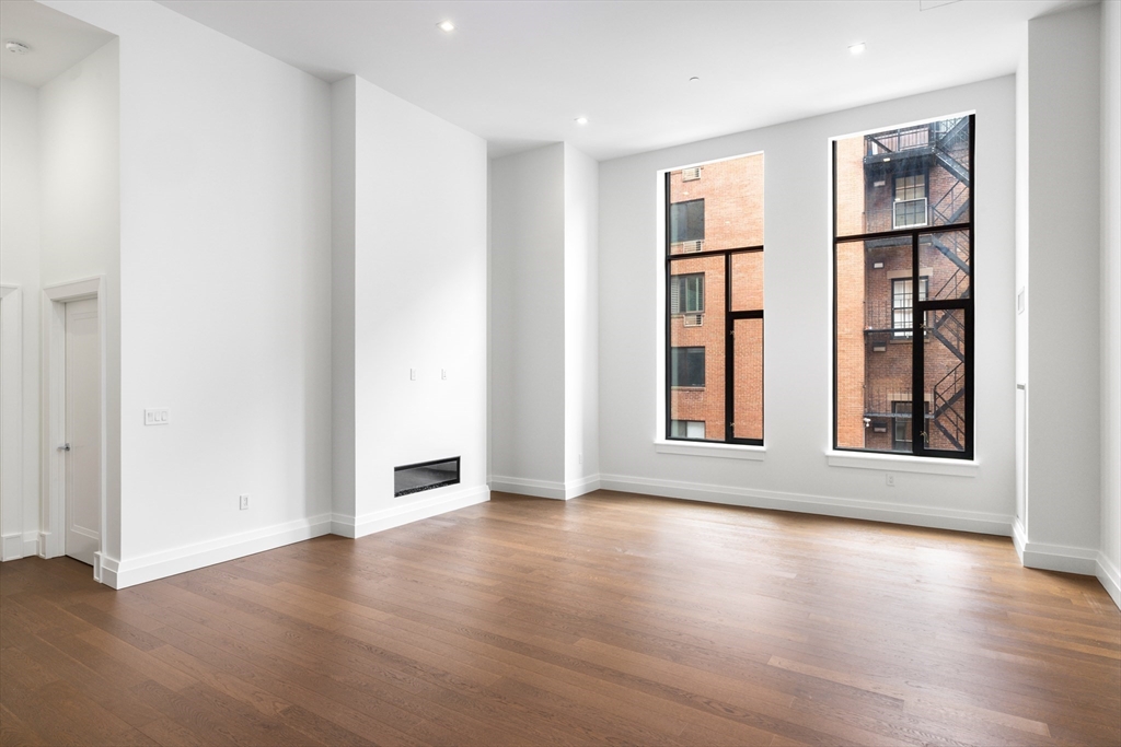 45 Temple St # 306