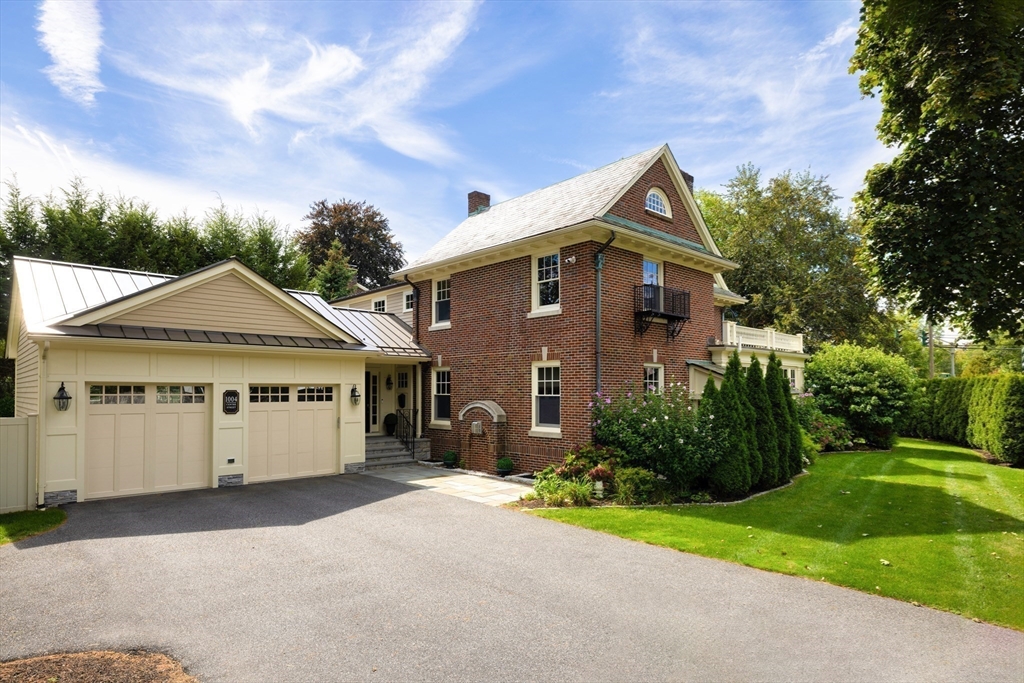 1004 Centre St