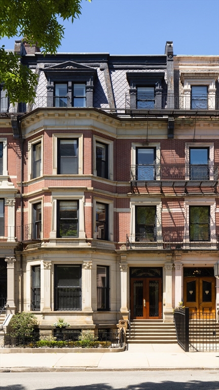 59 Commonwealth Avenue