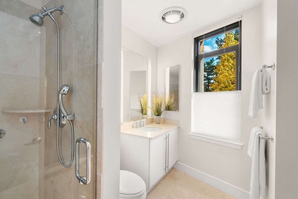 2400 Beacon St # 112