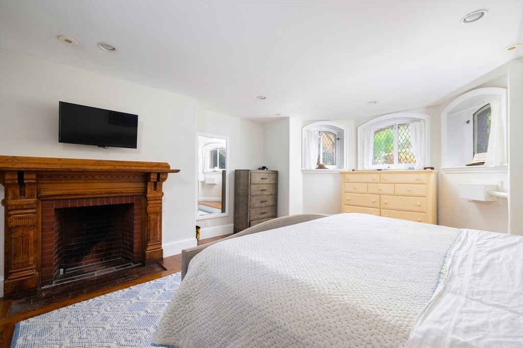 380 Marlborough Street # 4