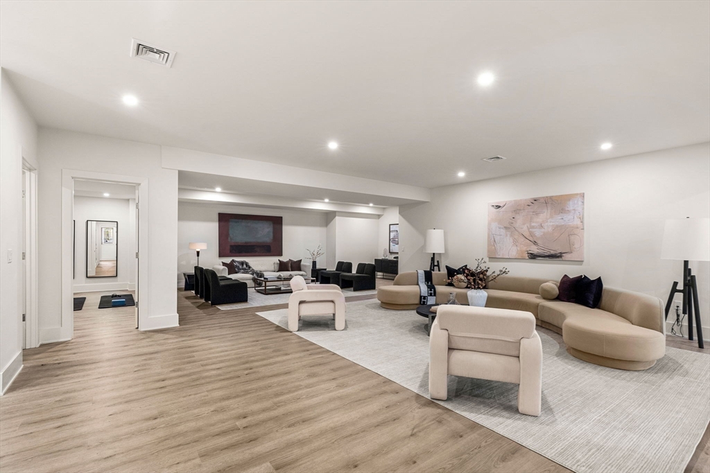 128 Charlemont