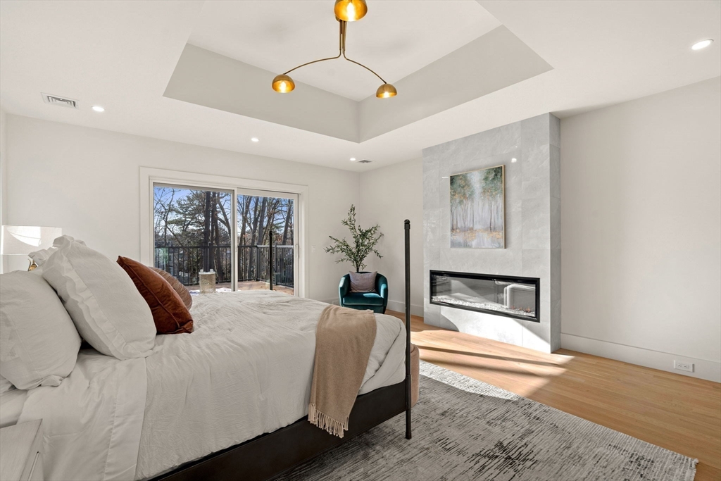 128 Charlemont