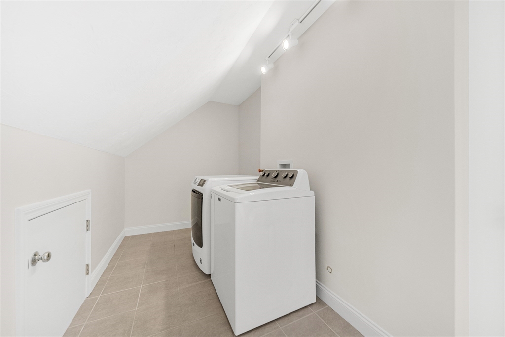 132 Howe St # B