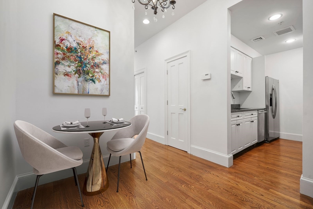 402 Marlborough St # 2