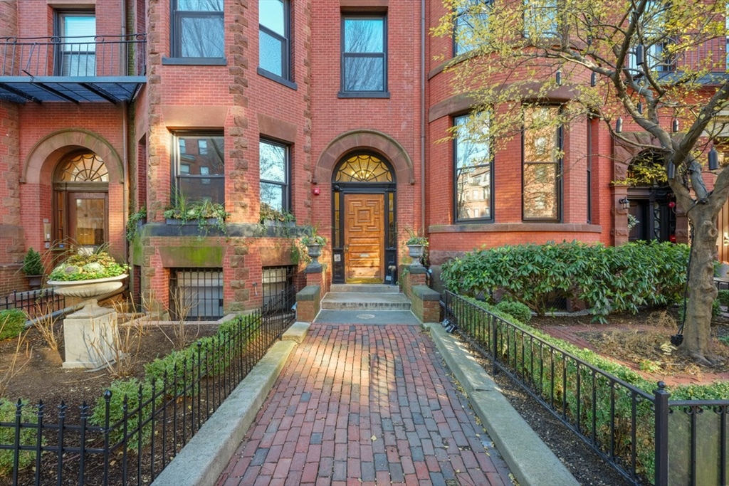 402 Marlborough St # 2