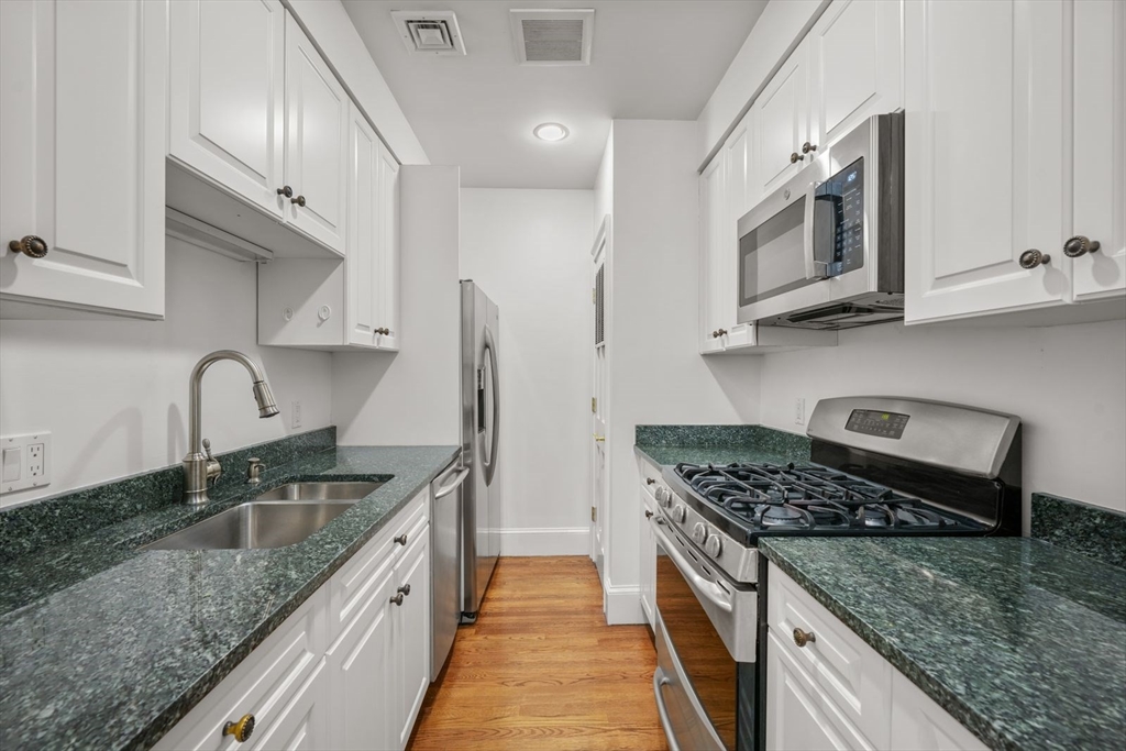 402 Marlborough St # 2