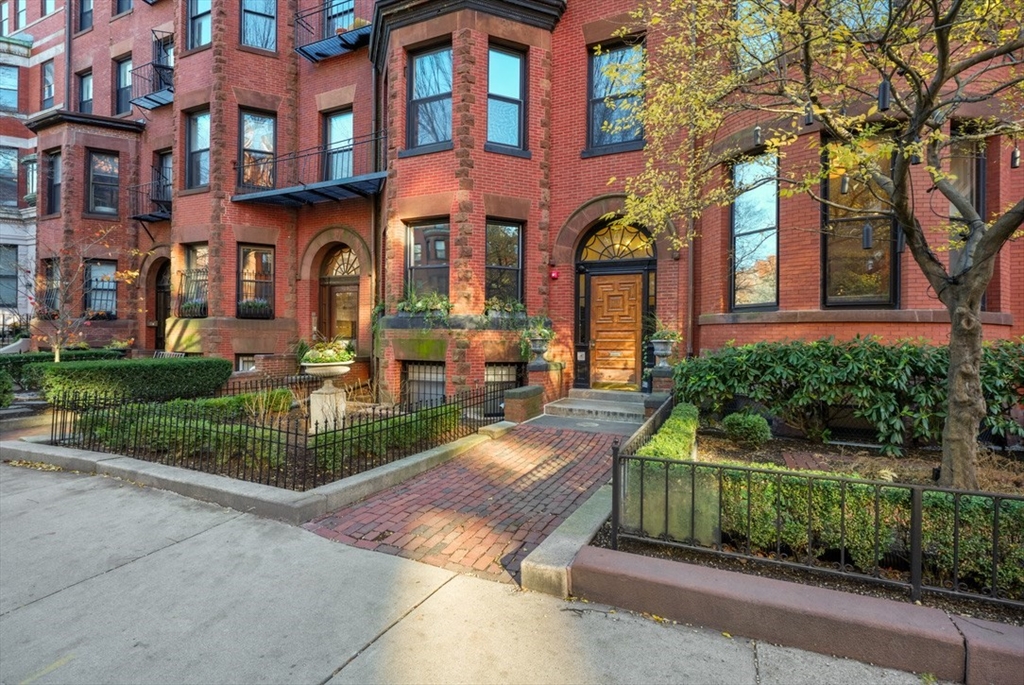 402 Marlborough St # 2