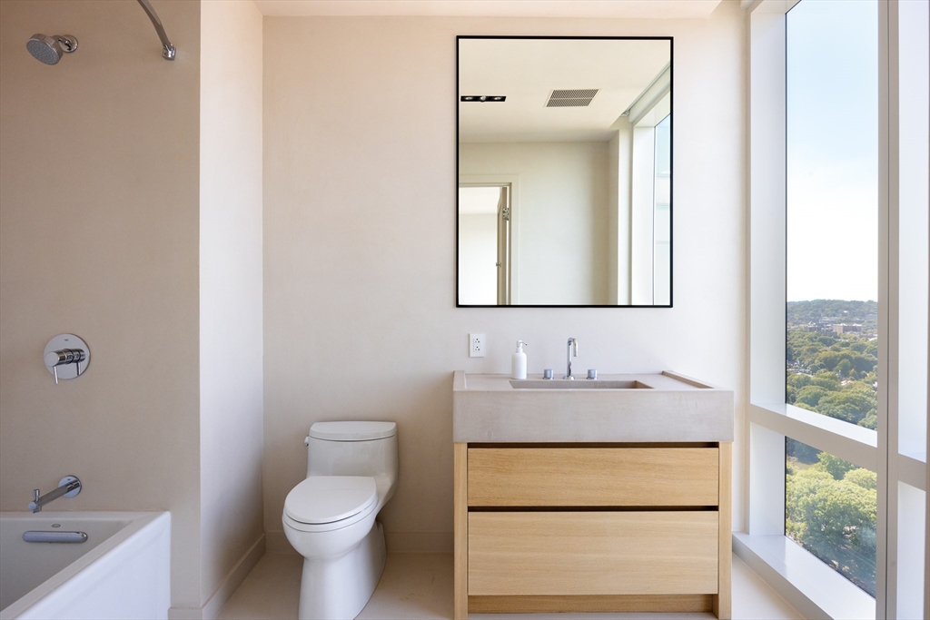 188 Brookline Avenue Unit: 27A/C