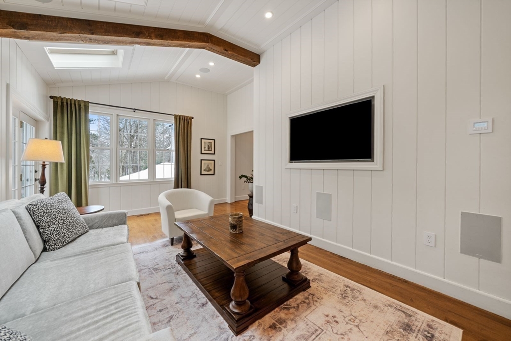 25 Longmeadow Road