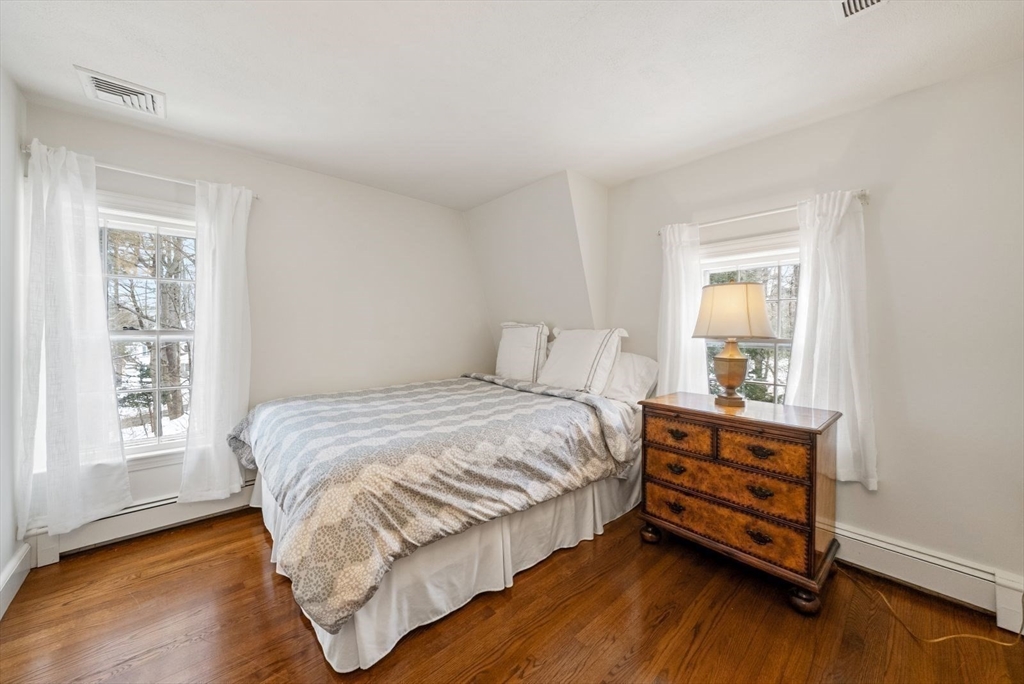 25 Longmeadow Road