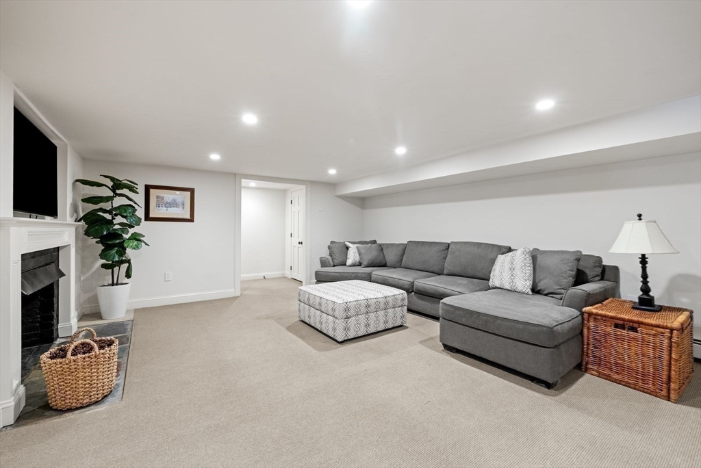 25 Longmeadow Road