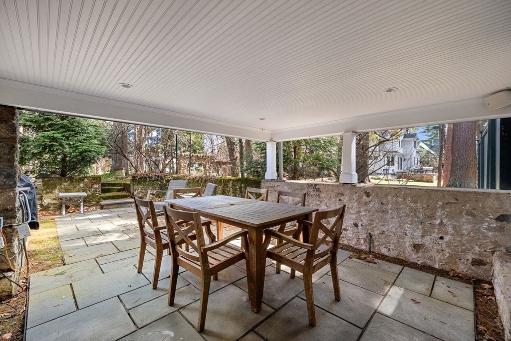 25 Longmeadow Road