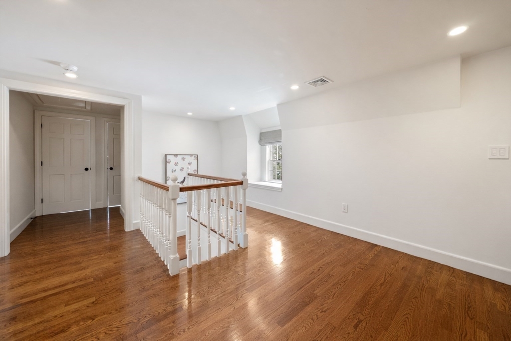 25 Longmeadow Road