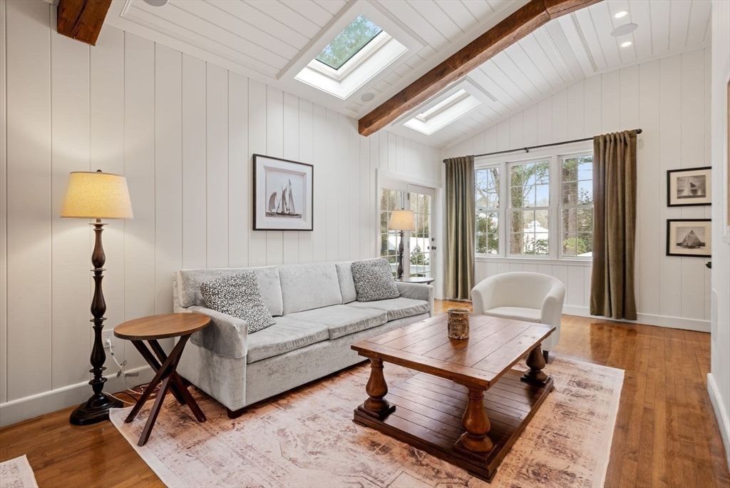 25 Longmeadow Road