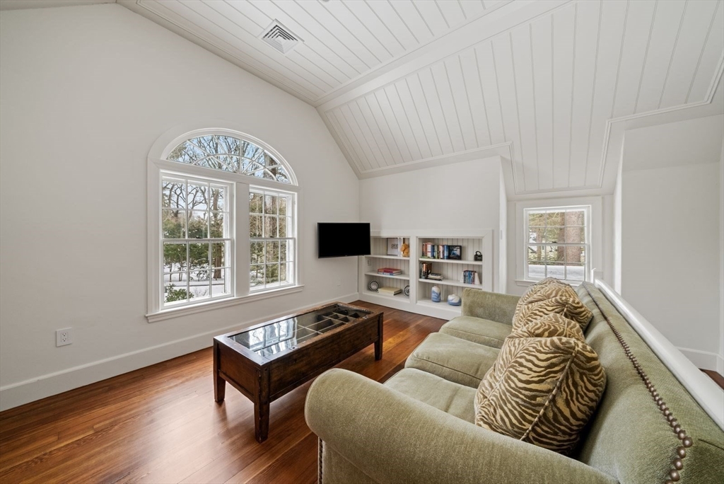 25 Longmeadow Road