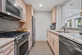 9 Harcourt Street # 304