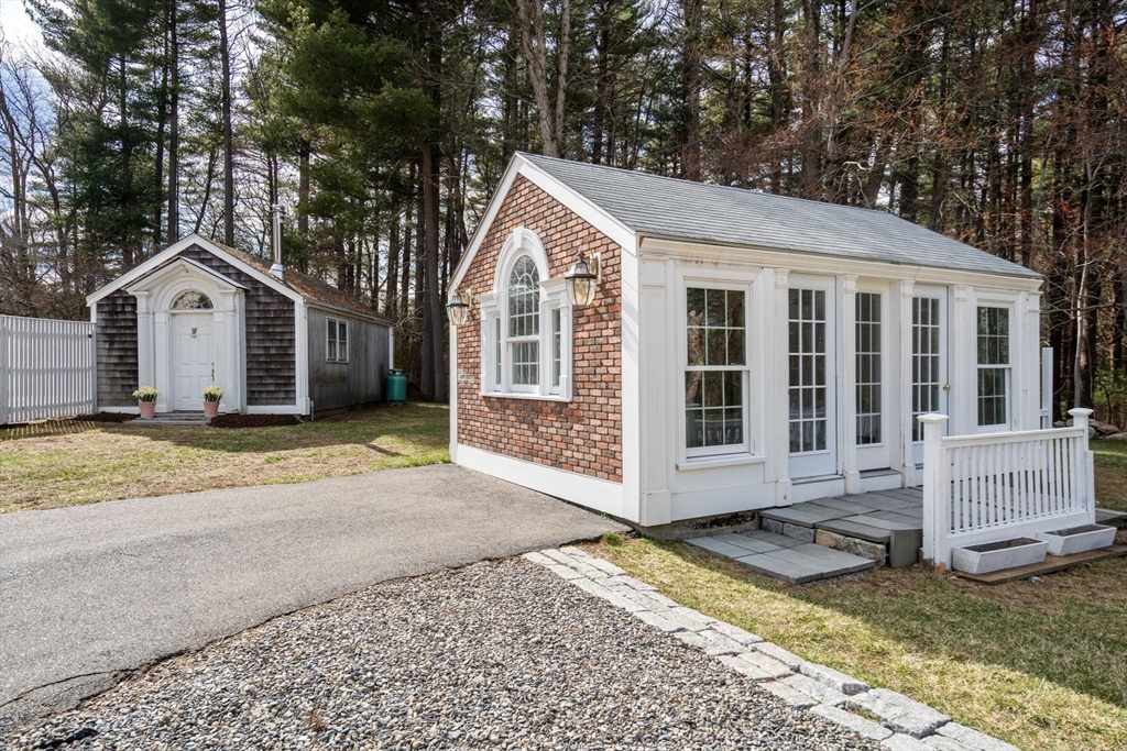 85 Strawberry Hill St