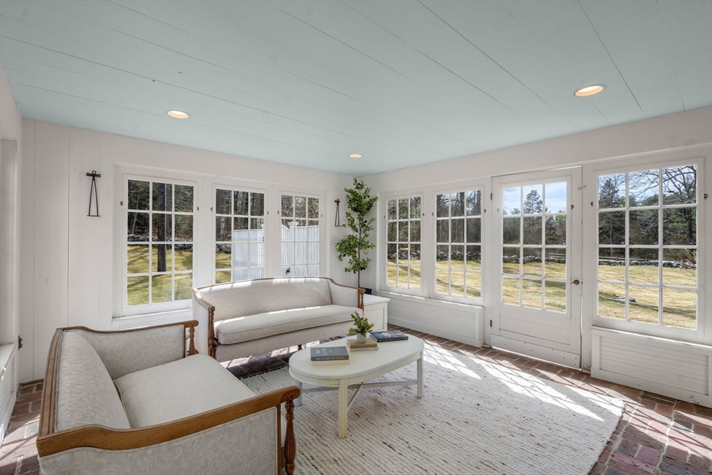 85 Strawberry Hill St