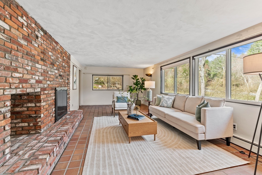 8 Hobbs Road