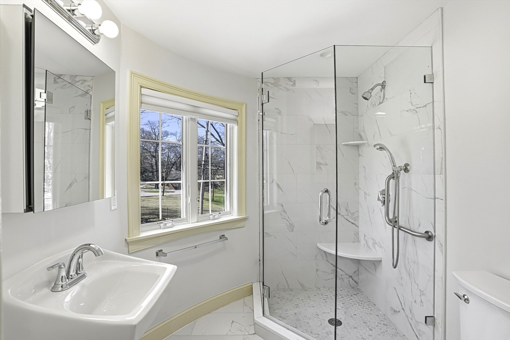 106 Waverley Ave