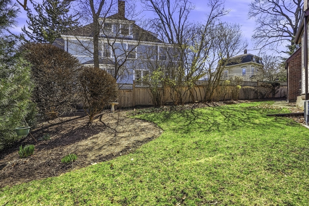 106 Waverley Ave