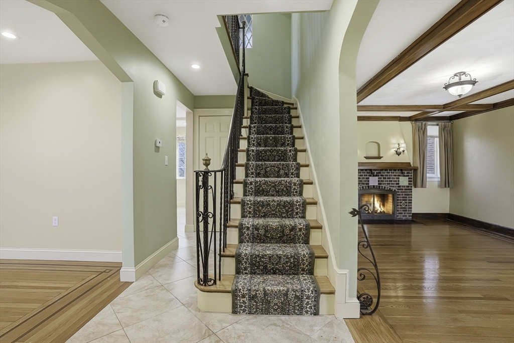 106 Waverley Ave