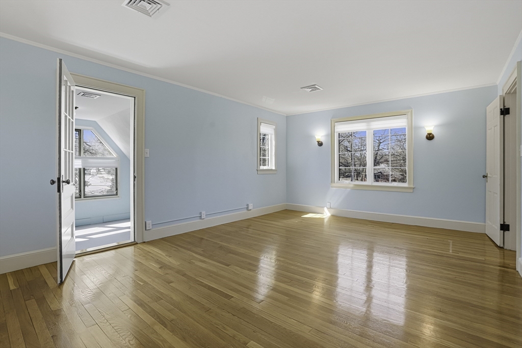 106 Waverley Ave