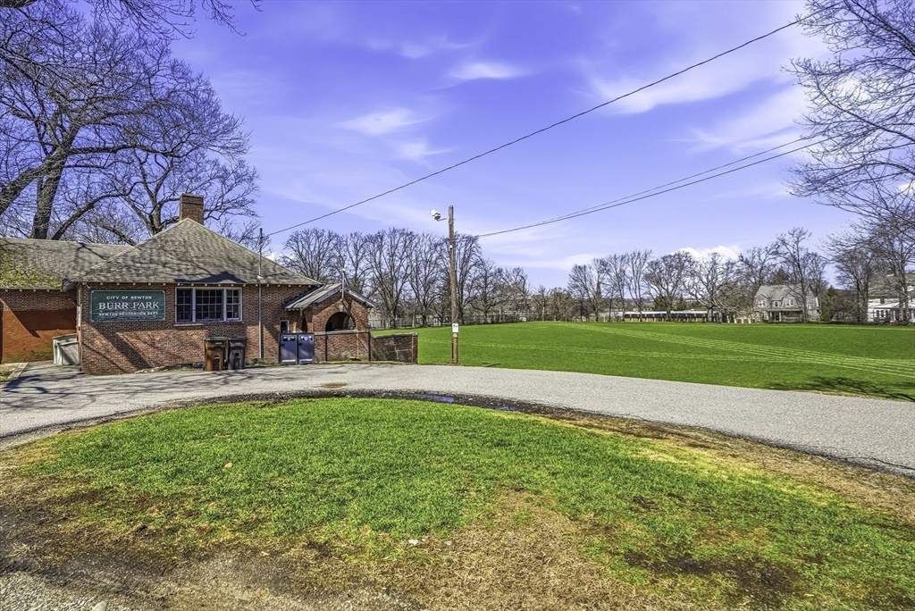 106 Waverley Ave
