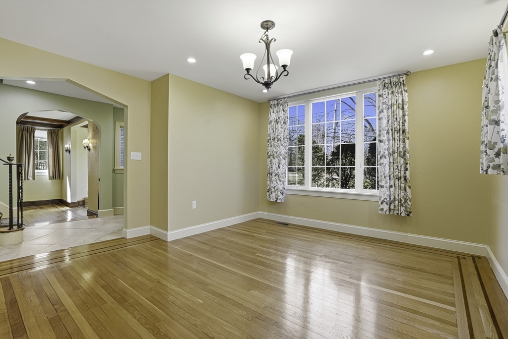 106 Waverley Ave