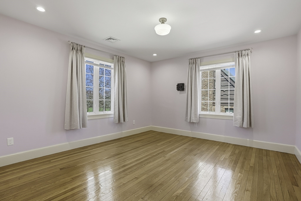 106 Waverley Ave