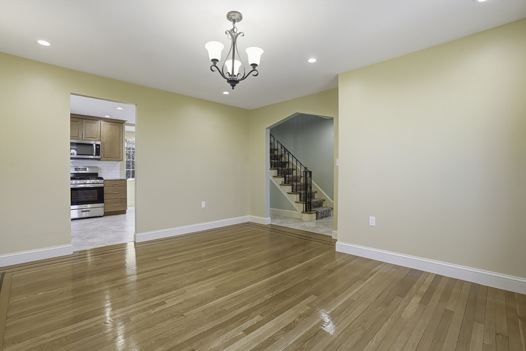 106 Waverley Ave