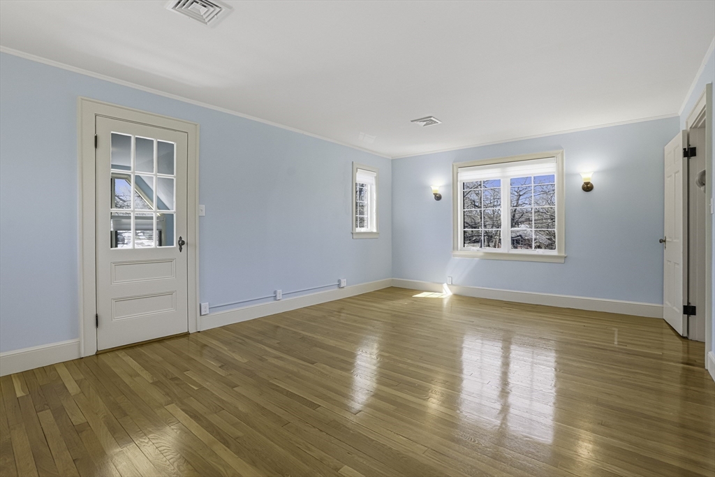 106 Waverley Ave