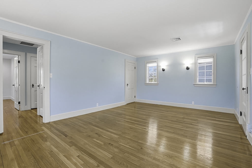 106 Waverley Ave