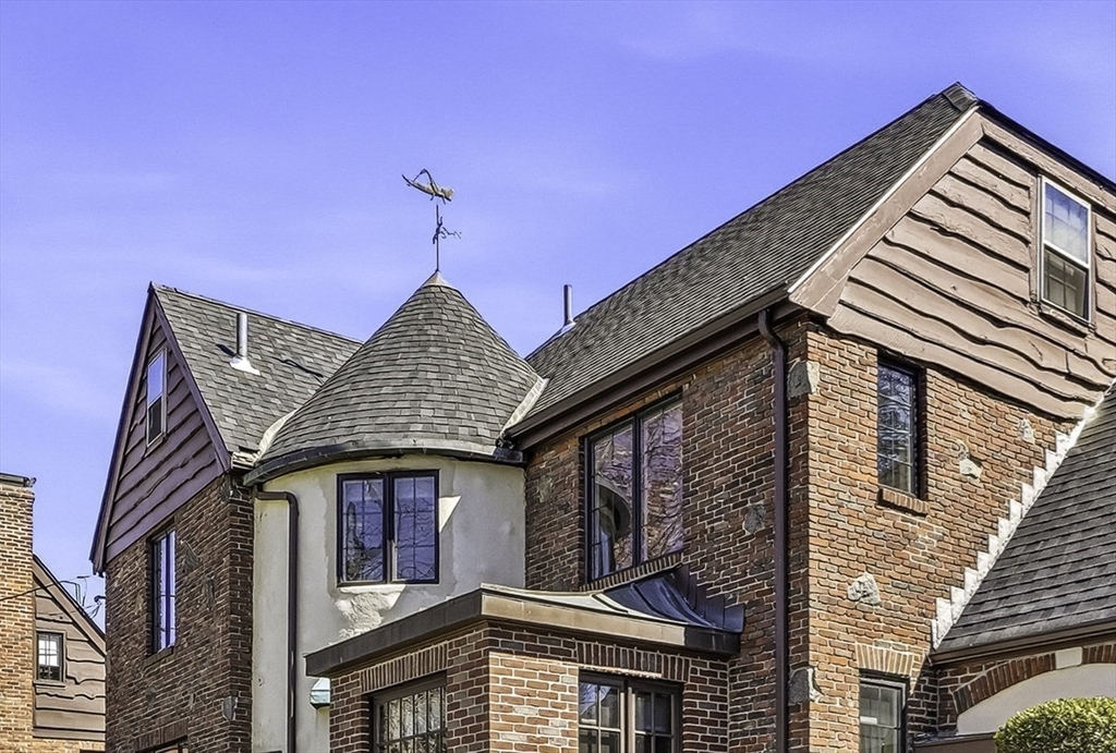 106 Waverley Ave