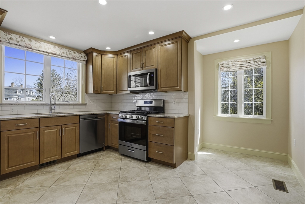 106 Waverley Ave