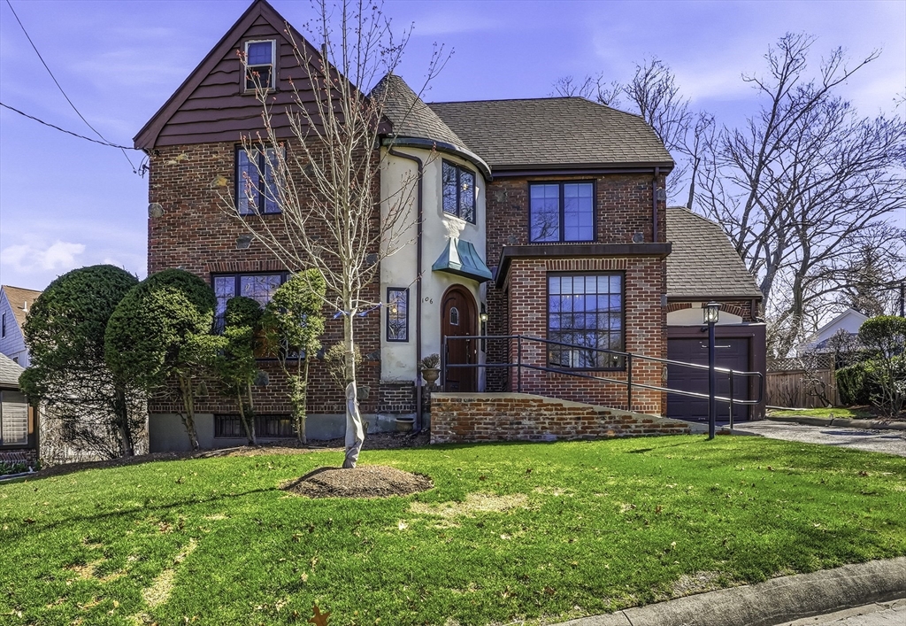 106 Waverley Ave