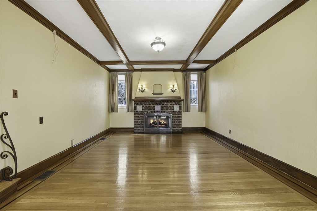 106 Waverley Ave