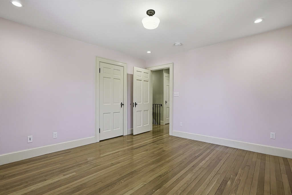 106 Waverley Ave