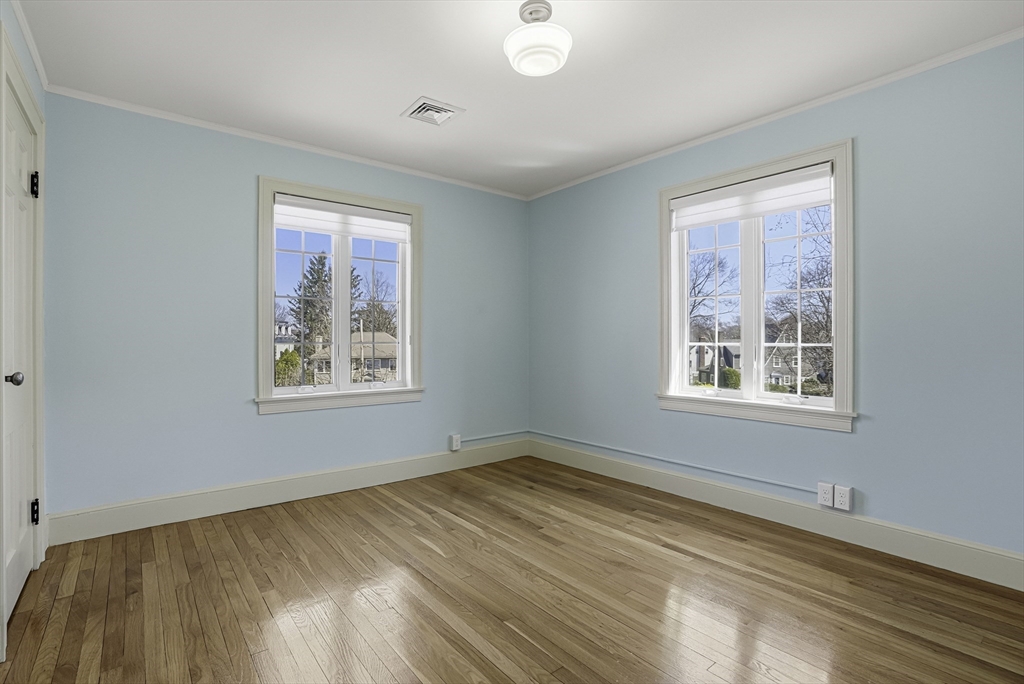 106 Waverley Ave