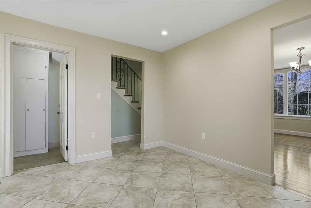 106 Waverley Ave