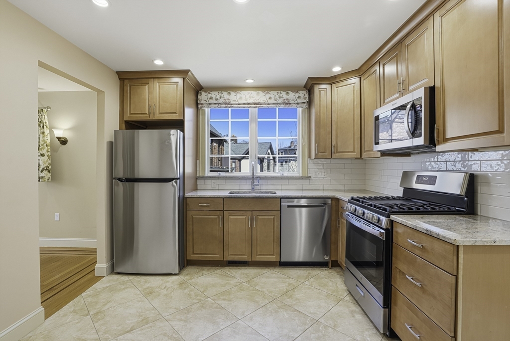 106 Waverley Ave
